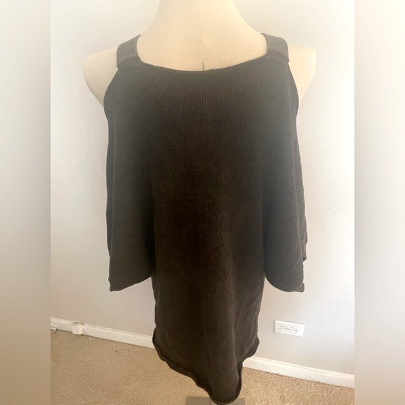 Black cold shoulder sweater - Picture 1 of 7